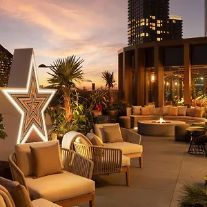Hotel The Gantry London, Curio Collection By Hilton